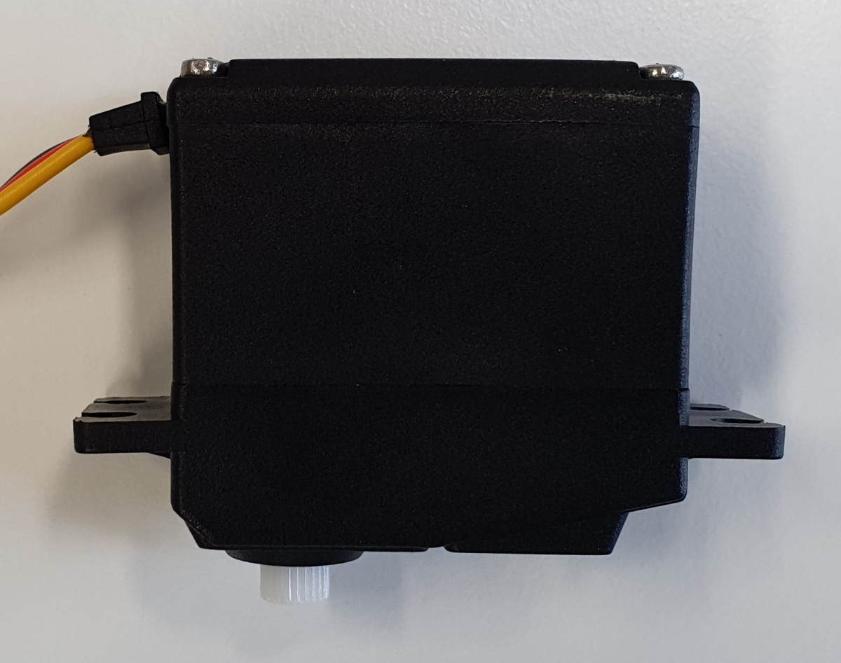 Servo SG-5010 Side View